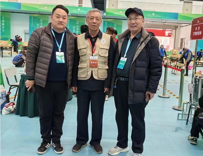 故宮博物院古建修繕中心主任李永革與思成古建賀啟明在2022年全國文物行業(yè)職業(yè)技能大賽現(xiàn)場(chǎng)合影